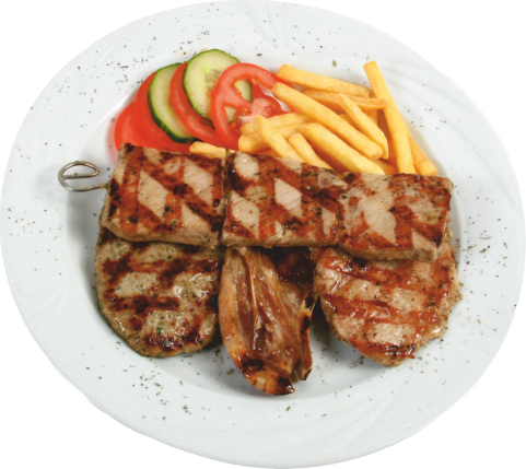 Teller mit Souflaki, Steak, Suzuki, Pommes, Tomaten, Gurken